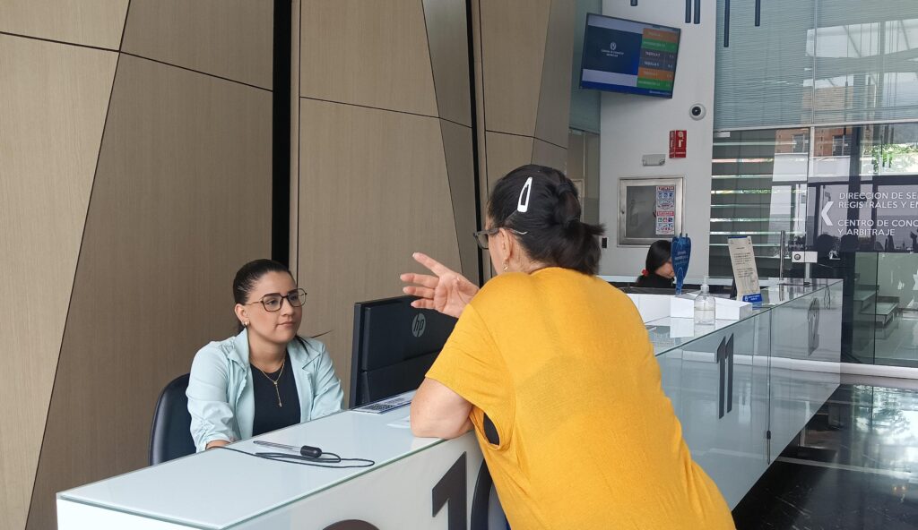 Auditoría de calidad en la Cámara de Comercio Aburrá Sur, destacando la mejora continua y la calidad de procesos