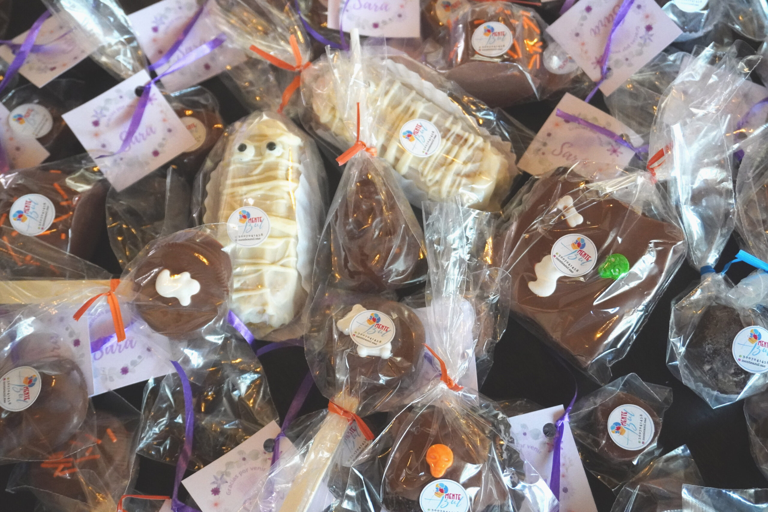 Chocolates artesanales elaborados por Mente Azul, un emprendimiento inclusivo