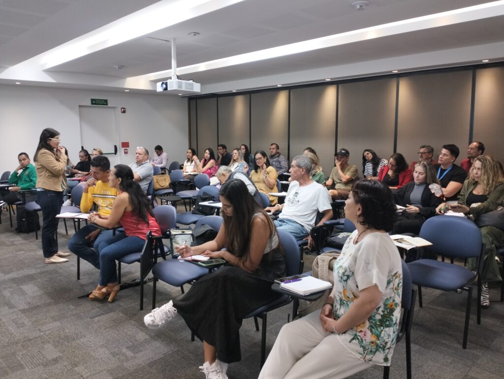Empresarios de turismo de Aburrá Sur en una jornada de capacitación liderada por la Cámara de Comercio Aburrá Sur.