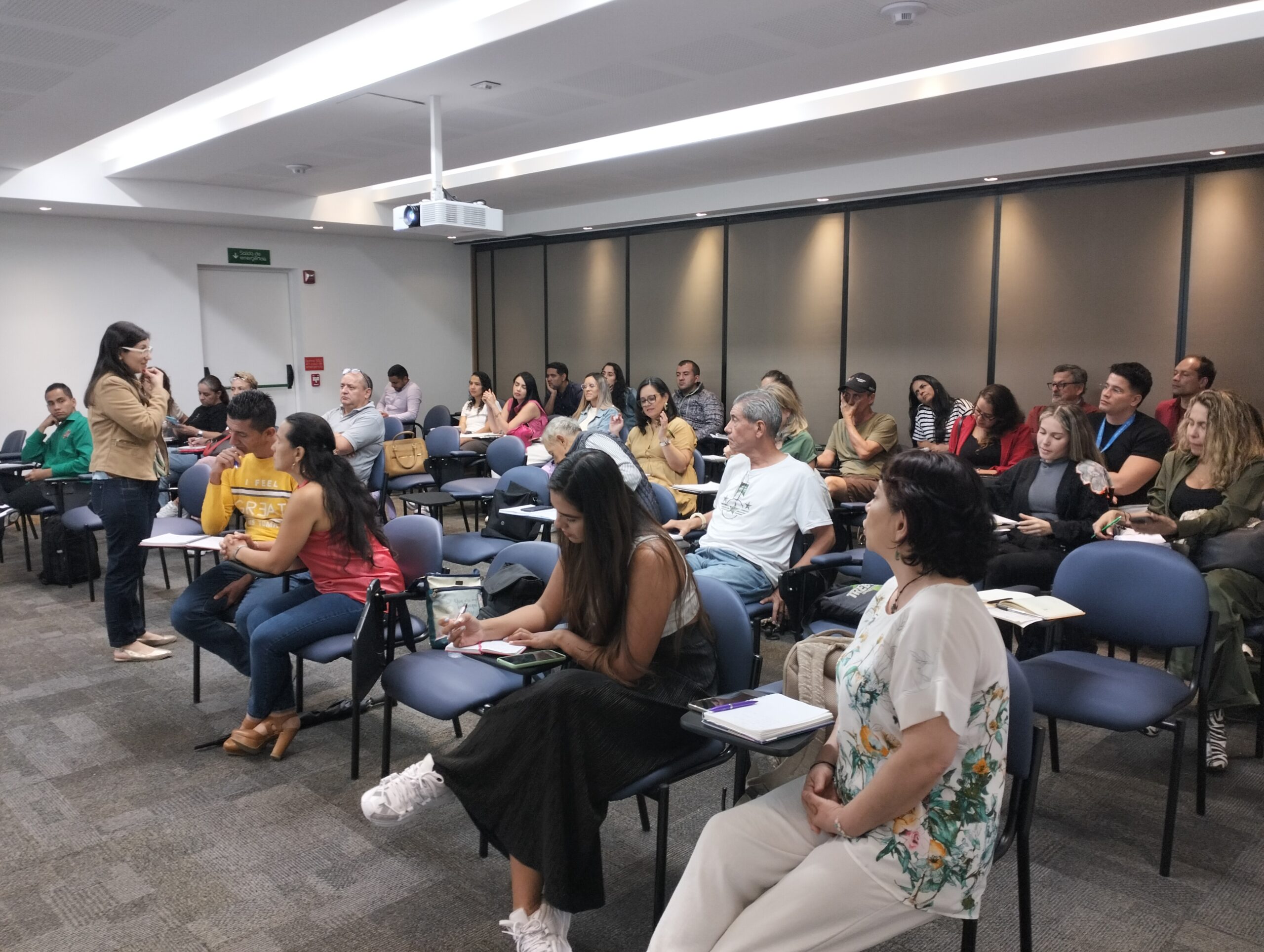 Empresarios de turismo de Aburrá Sur en una jornada de capacitación liderada por la Cámara de Comercio Aburrá Sur.
